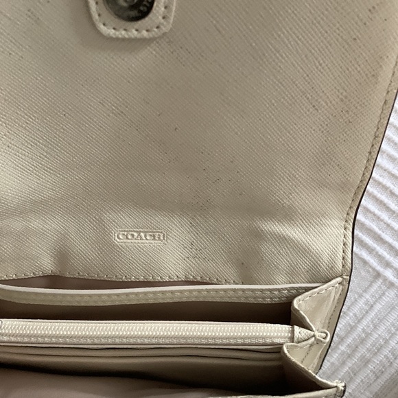 MOVING SALE Coach crossbody - New w/o tags. genuine leather Perfect summer bag - Picture 4 of 4